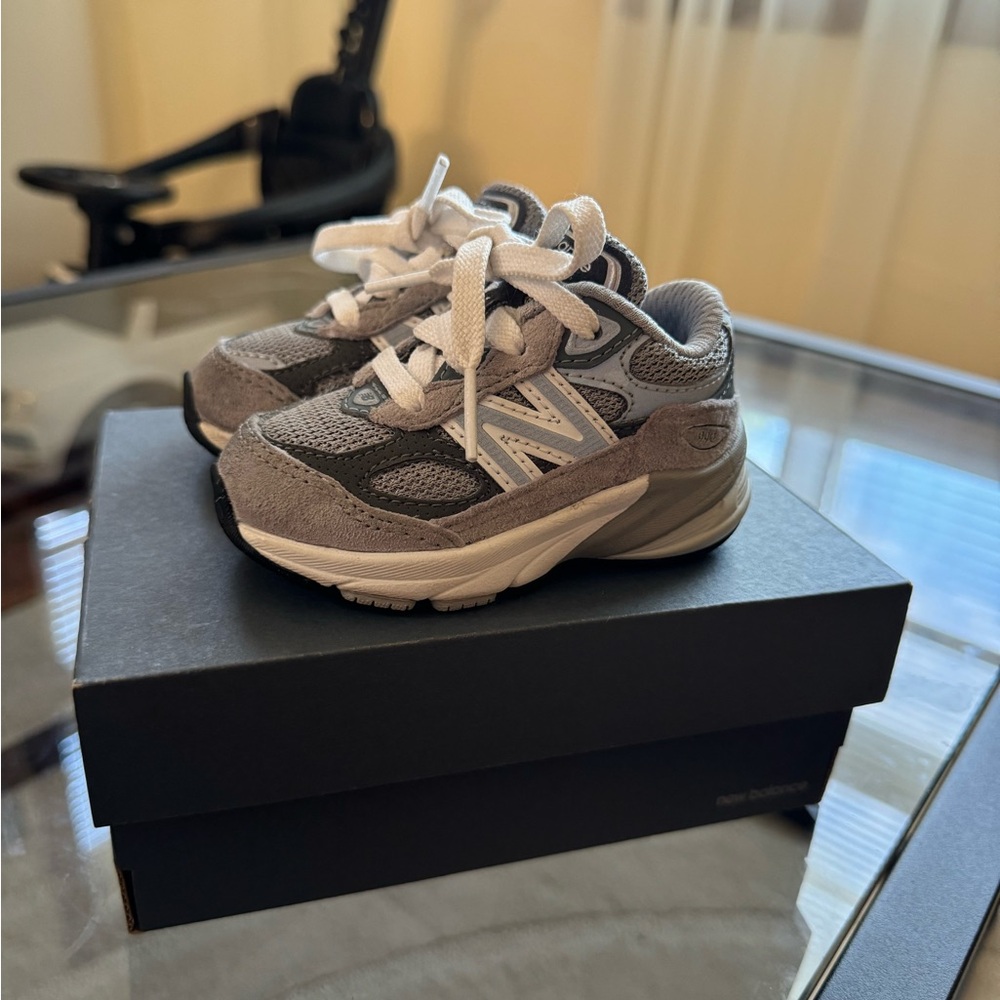 New Balance 990